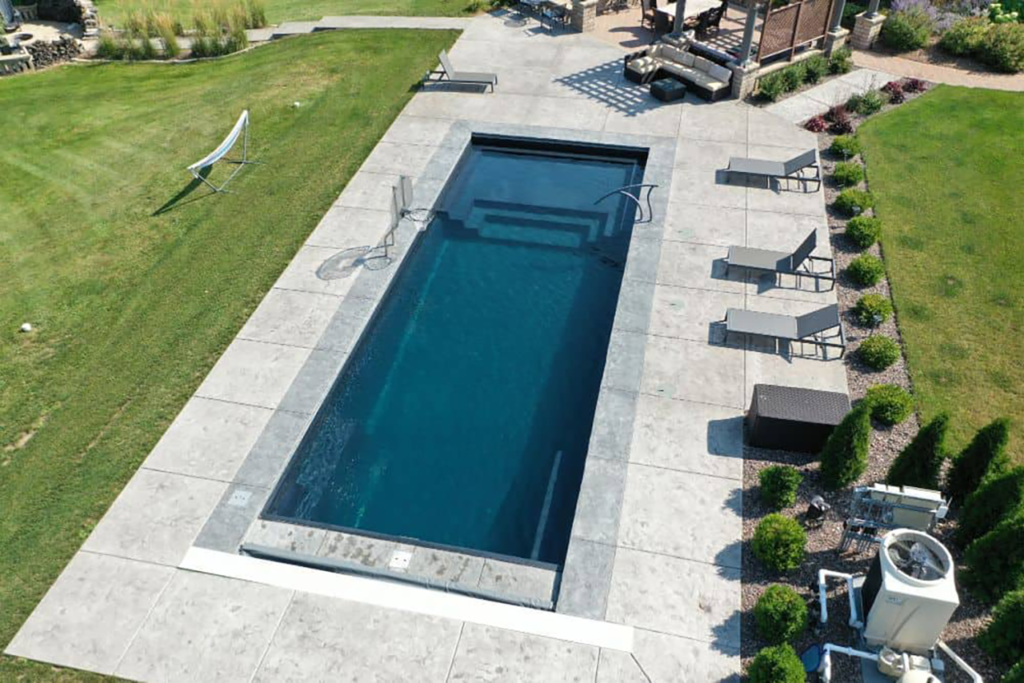 Freeform fiberglass swimming pool with natural rock features in Dallas